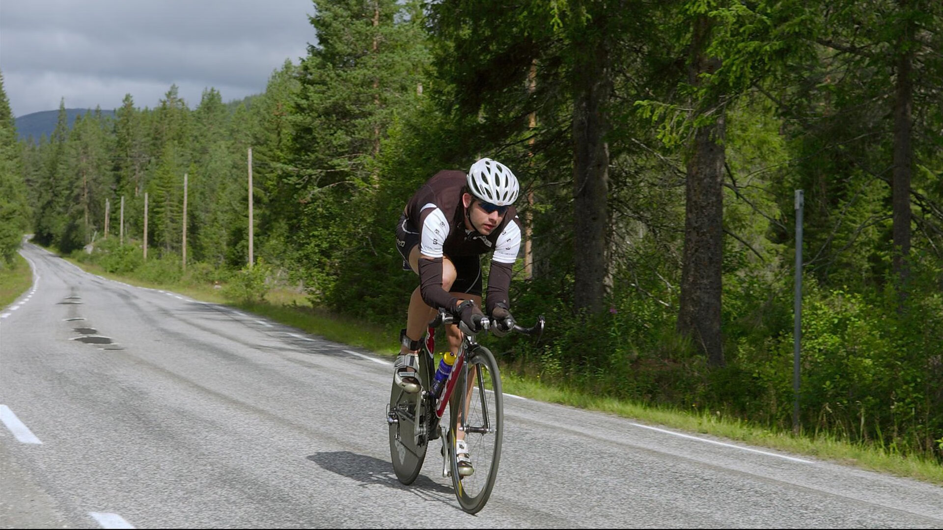 《比赛现场：观众热情点燃整个舞台》，观众在比赛现场用英语怎么说